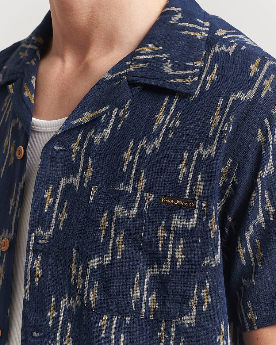 Hombres | Camisas | Nudie Jeans | Arvid Printed Short Sleeve Shirt Blueberry