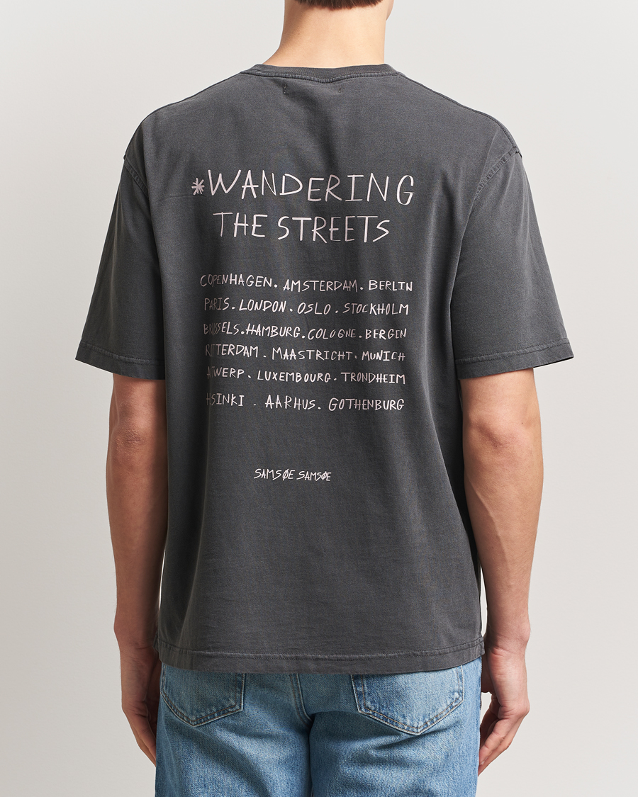 Hombres | Camisetas | Samsøe Samsøe | Wandering Printed Crew Neck T-Shirt Washed Black