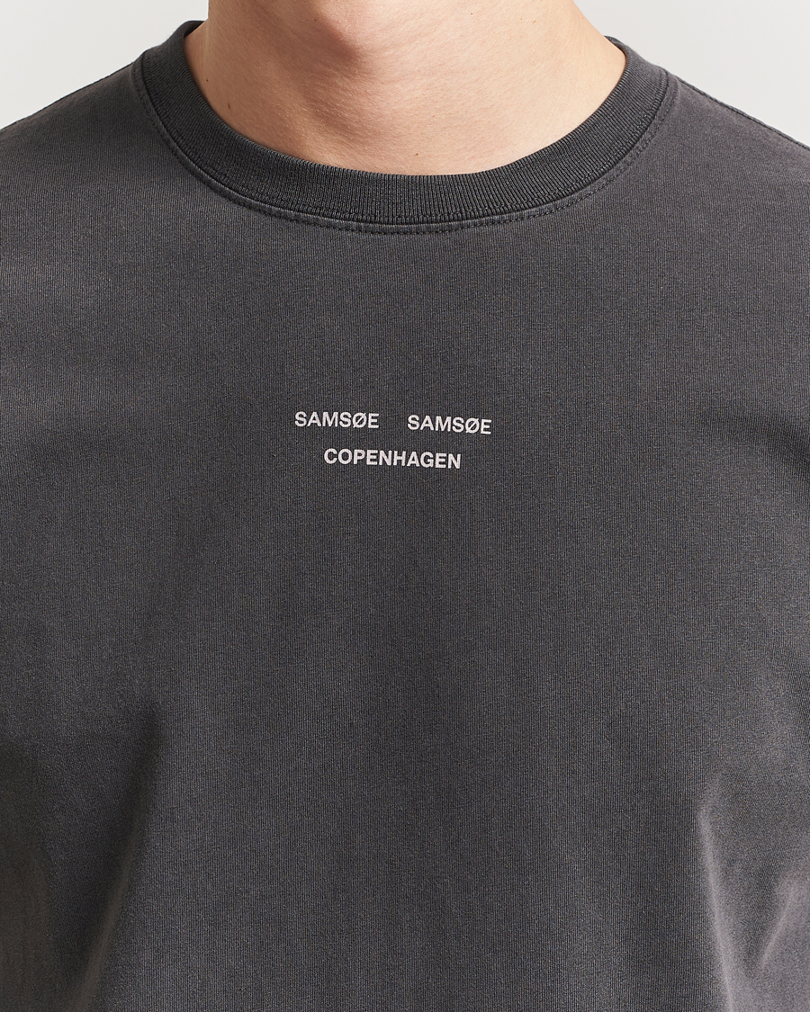 Hombres | Camisetas | Samsøe Samsøe | Marcus Center Logo T Crew Neck T-Shirt Washed Black