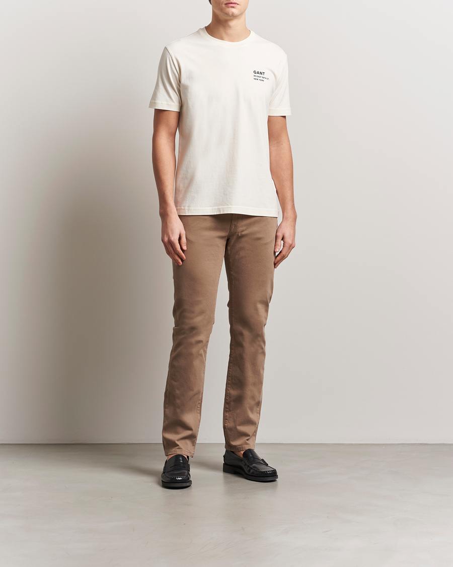 Hombres | Camisetas | GANT | Small Graphic Crew Neck T-Shirt Cream