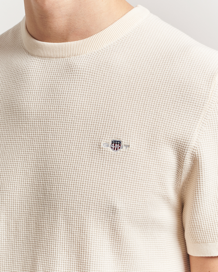 Hombres | Camisetas | GANT | Micro Textured Crew Neck T-shirt Cream
