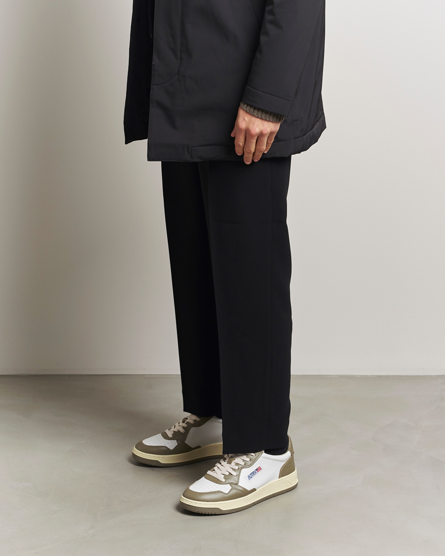 Hombres | Autry Medalist Low Super Soft Leather Sneaker White/Covert Green | Autry | Medalist Low Super Soft Leather Sneaker White/Covert Green