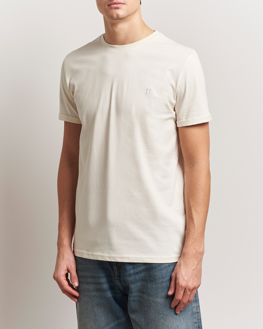 Hombres | Camisetas | LES DEUX | Nørregaard Tonal T-Shirt Ivory