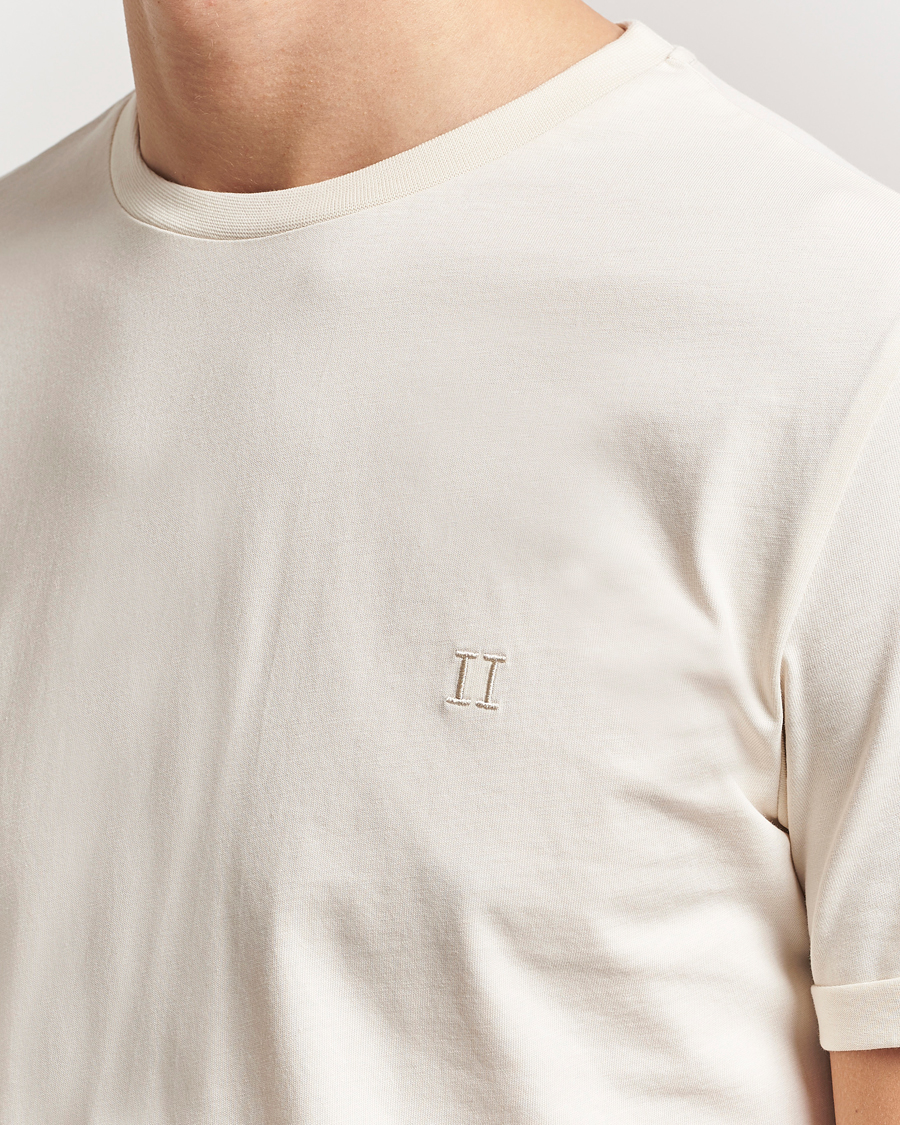 Hombres | Camisetas | LES DEUX | Nørregaard Tonal T-Shirt Ivory