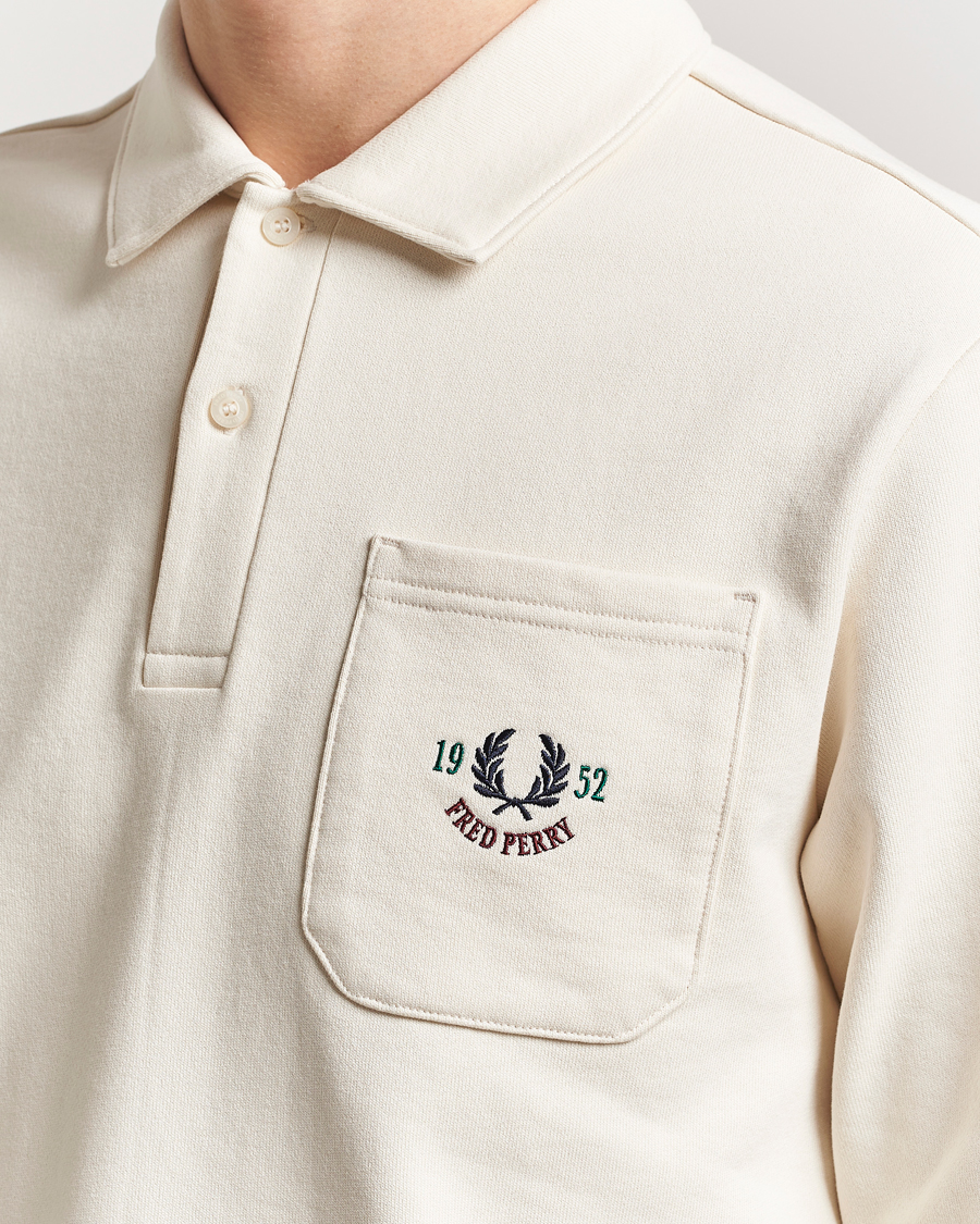Hombres | Jerséis y prendas de punto | Fred Perry | Embroidered Champion Rugby Sweater Ecru