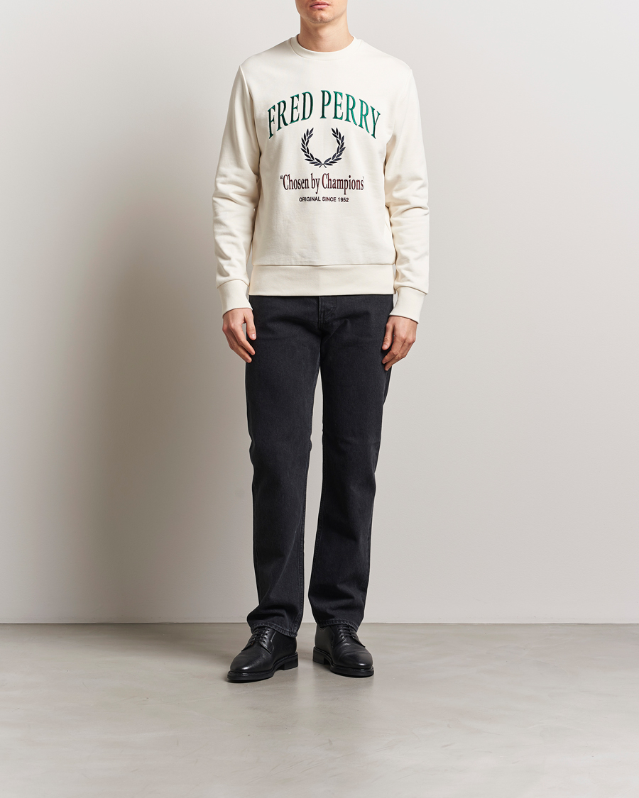 Hombres | Jerséis y prendas de punto | Fred Perry | Embroidered Champion Sweatshirt Ecru