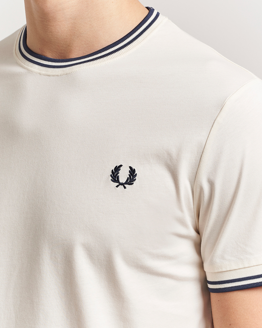 Hombres | Camisetas | Fred Perry | Twin Tipped T-Shirt Ecru