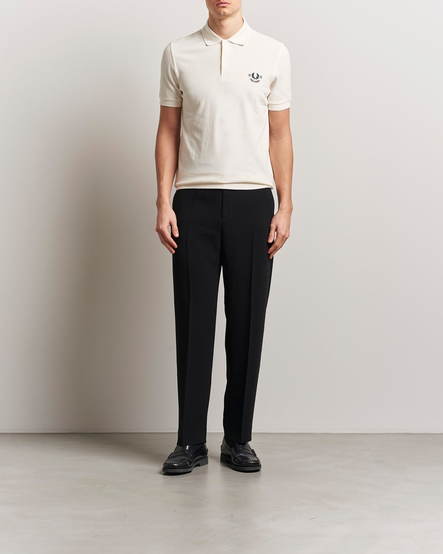 Hombres | Polos | Fred Perry | Clubhouse Embroidered Polo Ecru