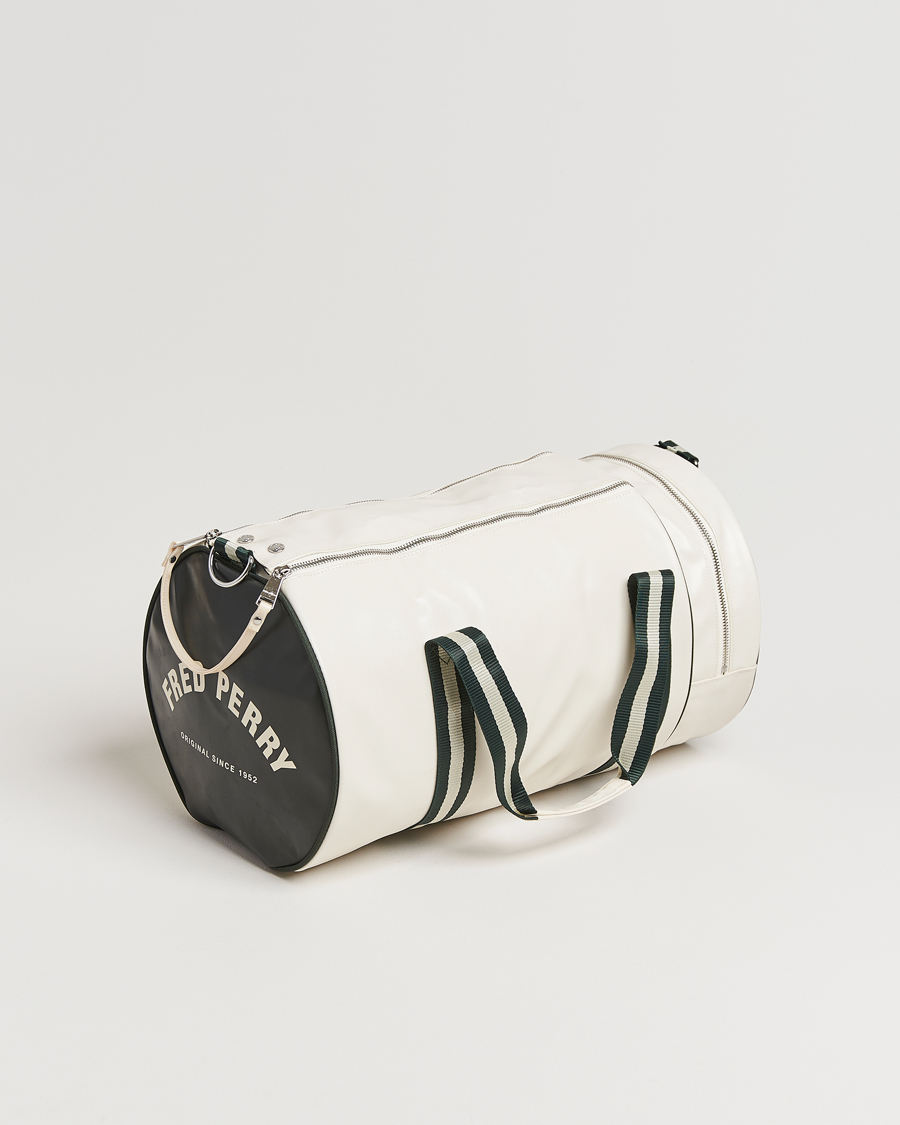Hombres | Fred Perry Classic Barrel Bag Snow White/Court Green | Fred Perry | Classic Barrel Bag Snow White/Court Green