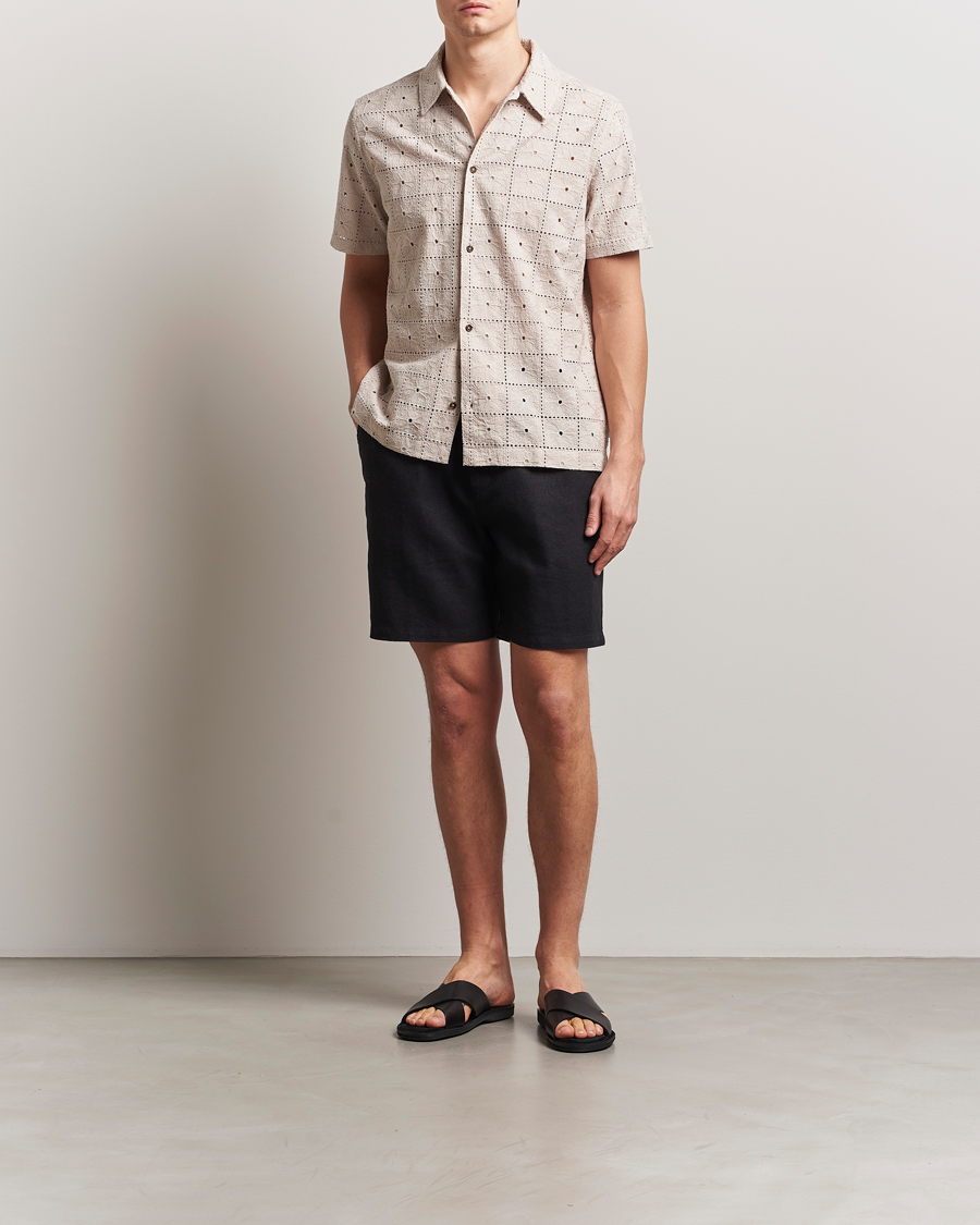 Hombres | Camisas | LES DEUX | Hector Anglaise Short Sleeve Shirt Light Sand