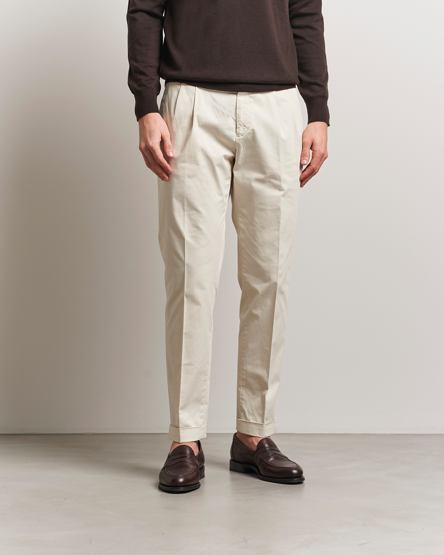 Hombres | Pantalones | Briglia 1949 | Easy Fit Pleated Cotton Stretch Chino Cream
