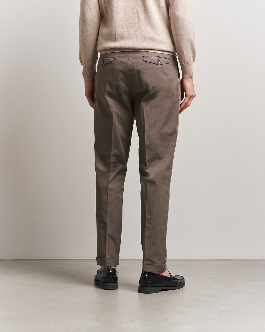 Hombres | Pantalones | Briglia 1949 | Easy Fit Pleated Cotton Stretch Chino Brown