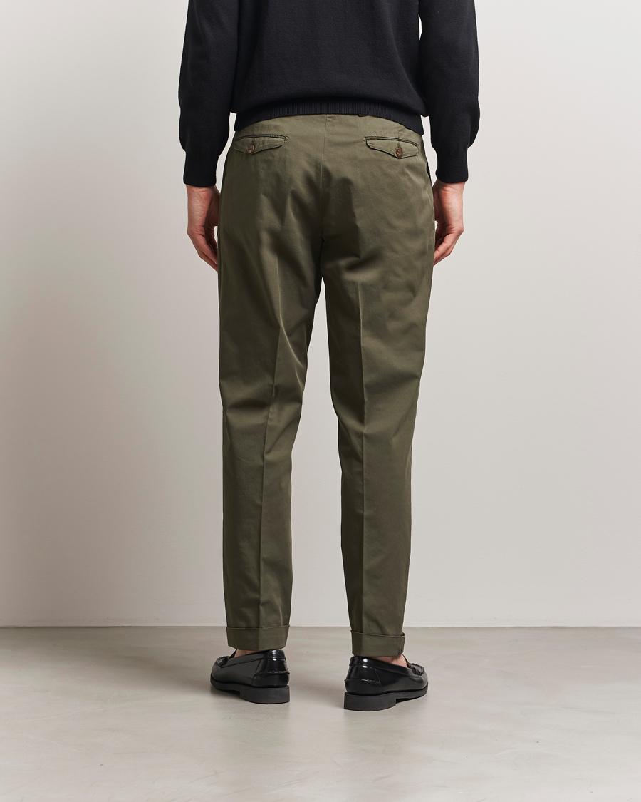 Hombres | Pantalones | Briglia 1949 | Easy Fit Pleated Cotton Stretch Chino Olive