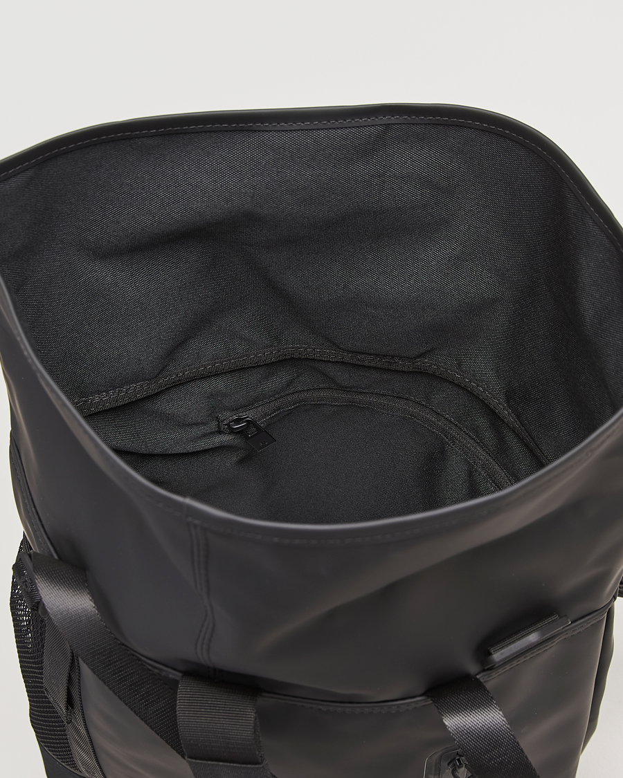 Hombres | RAINS Trail Rolltop Tote Bag Black | RAINS | Trail Rolltop Tote Bag Black