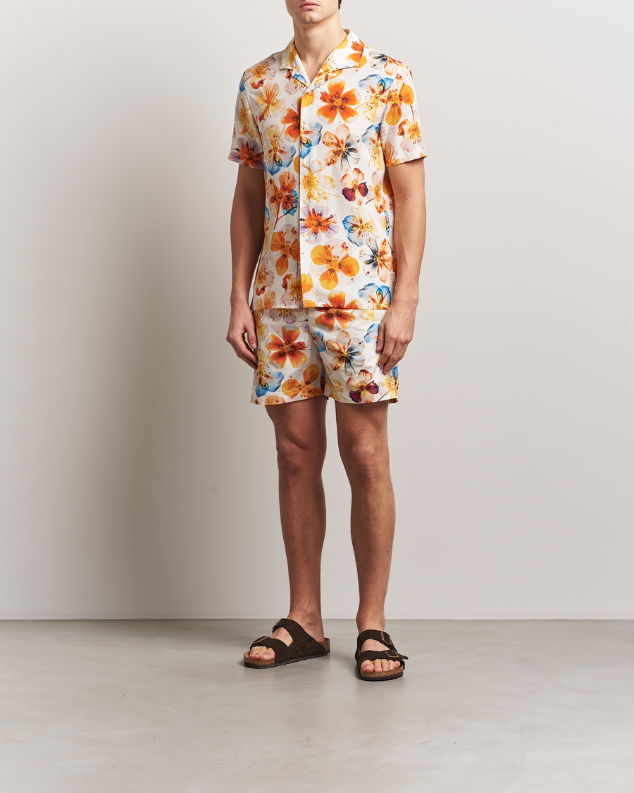 Hombres | Bañadores | Orlebar Brown | Bulldog Oshibana Printed Swimshorts White Sand