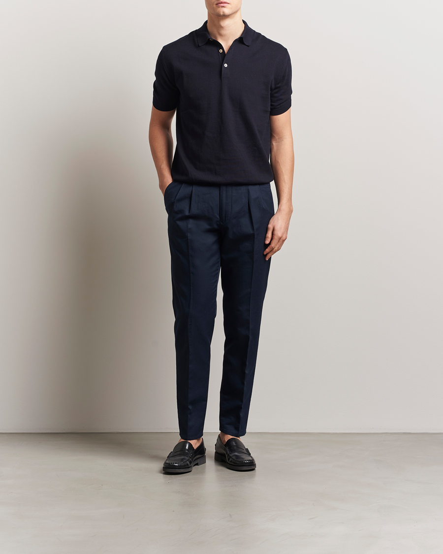 Hombres | Pantalones | Incotex | Tapered Fit Pleated Linen Slacks Navy
