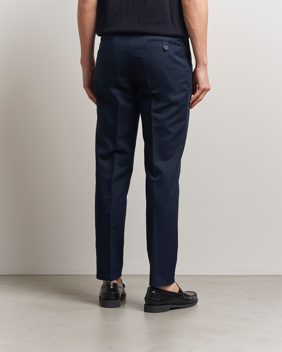 Hombres | Pantalones | Incotex | Tapered Fit Pleated Linen Slacks Navy