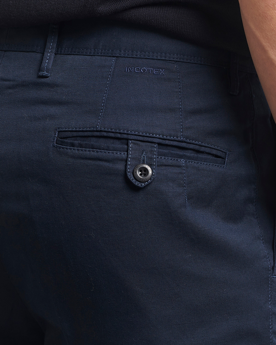 Hombres | Pantalones | Incotex | Tapered Fit Pleated Linen Slacks Navy