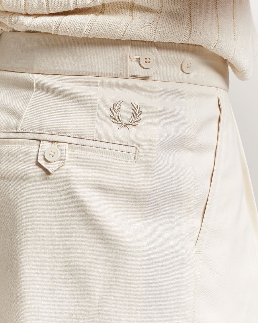 Hombres | Pantalones cortos | Fred Perry | Twill Pleated Tennis Shorts Ecru