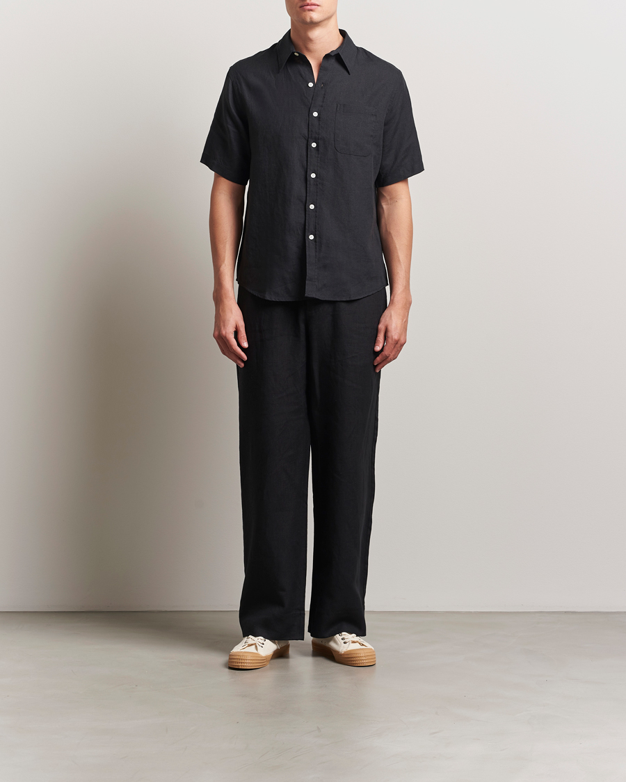 Hombres | Camisas | Colorful Standard | Garment Dyed Linen Short Sleeve Shirt Deep Black