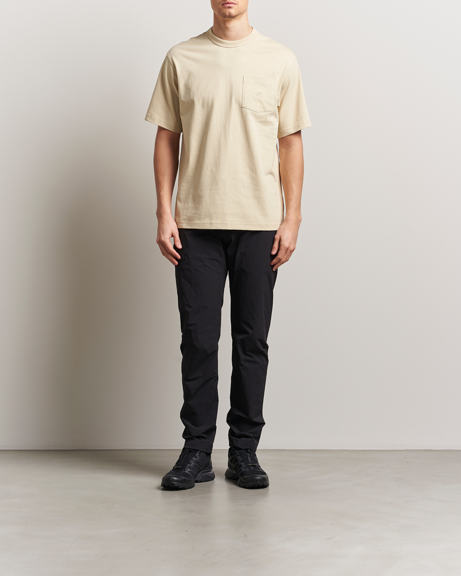 Hombres | Camisetas | The North Face | Relaxed Pocket T-Shirt Gravel