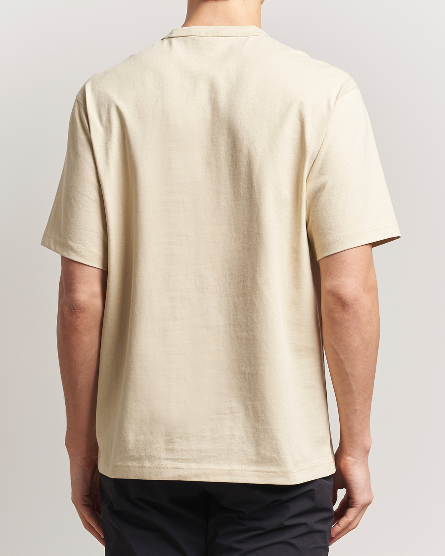 Hombres | Camisetas | The North Face | Relaxed Pocket T-Shirt Gravel