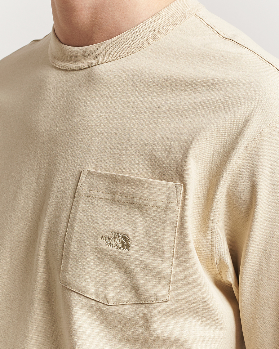 Hombres | Camisetas | The North Face | Relaxed Pocket T-Shirt Gravel