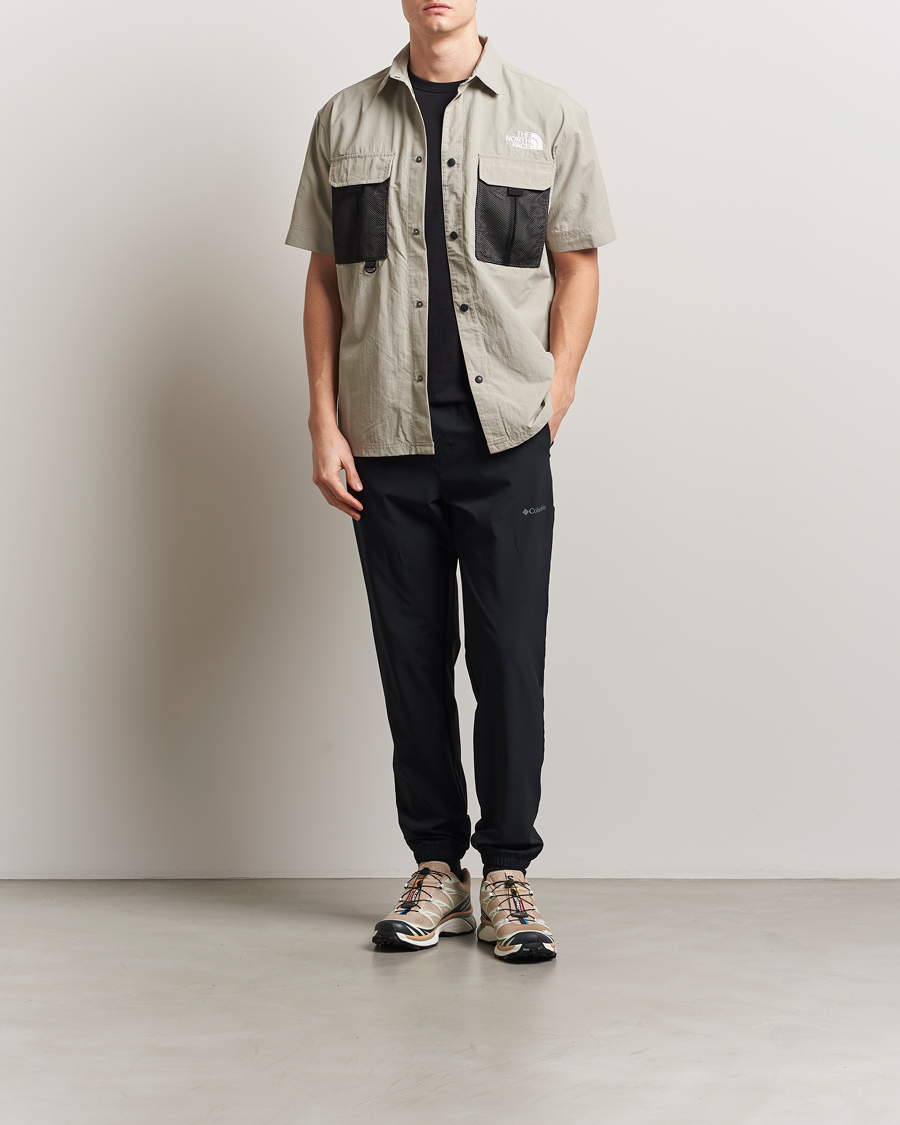 Hombres | Camisas | The North Face | NSE Summer Camp Shirt Clay Grey