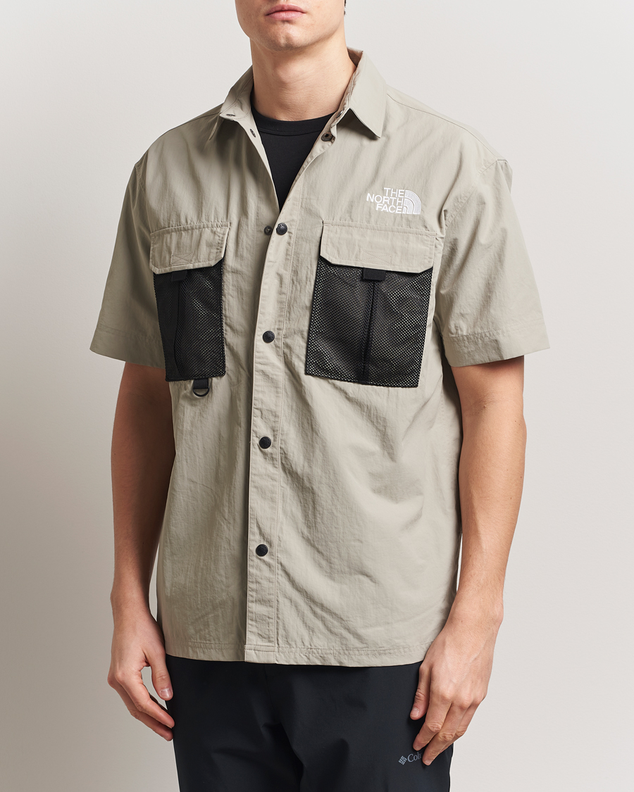 Hombres | Camisas | The North Face | NSE Summer Camp Shirt Clay Grey