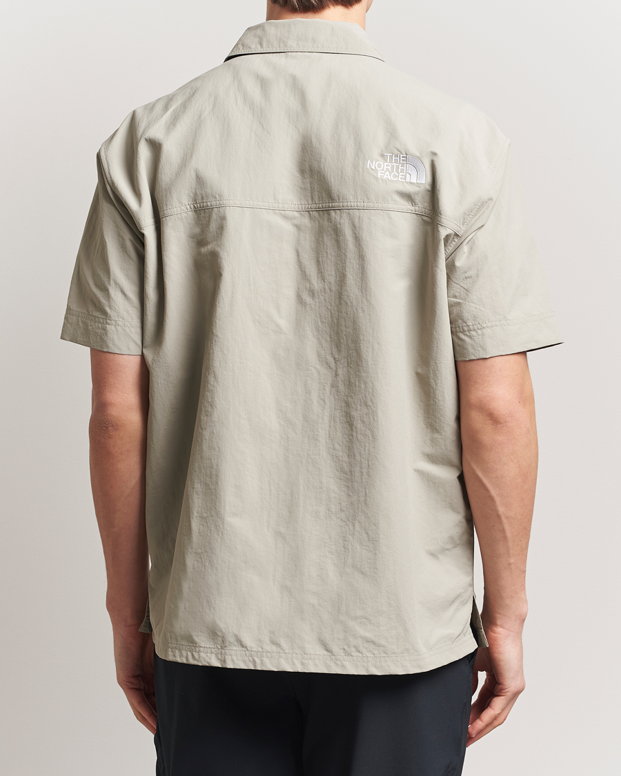 Hombres | Camisas | The North Face | NSE Summer Camp Shirt Clay Grey