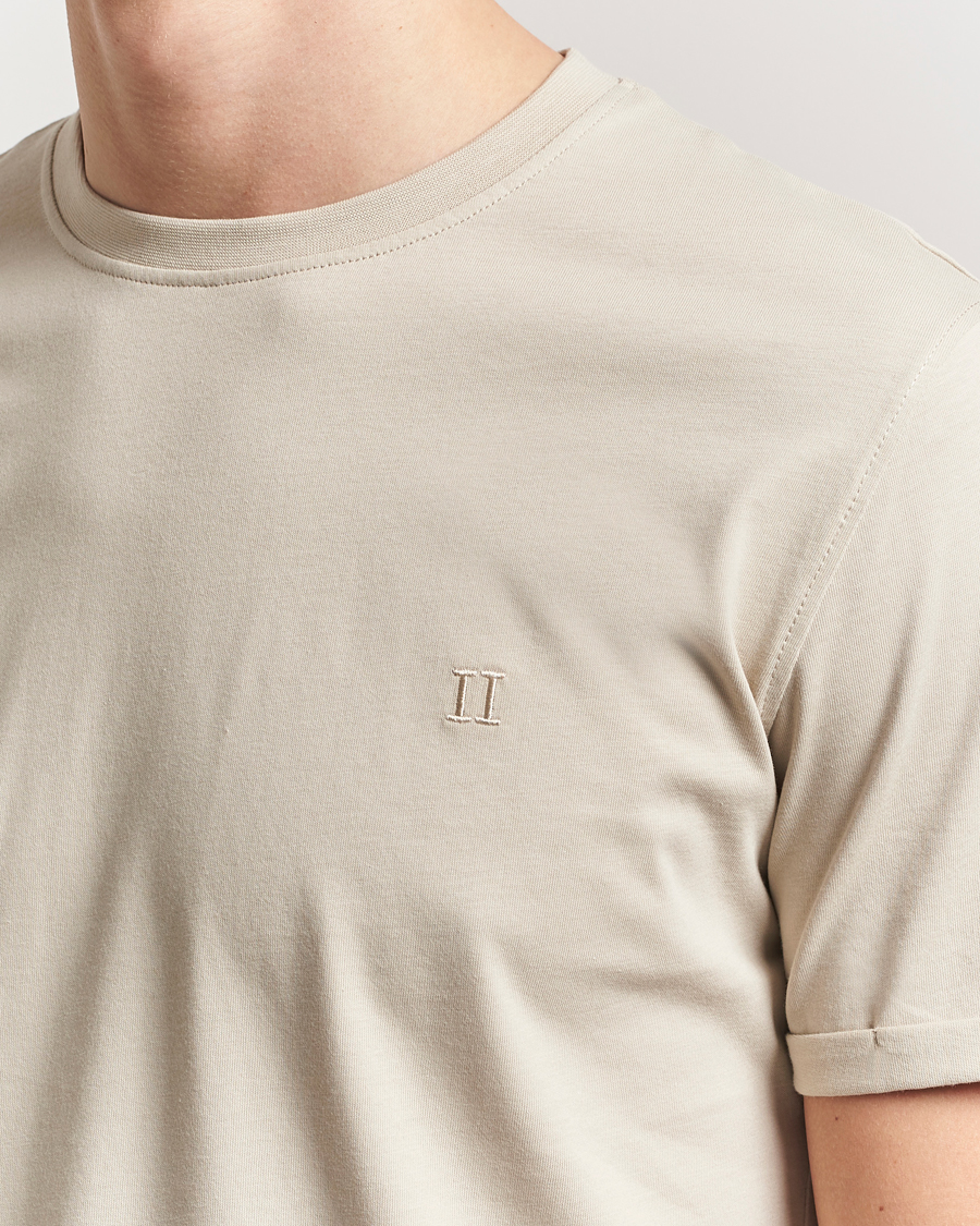 Hombres | Camisetas | LES DEUX | Nørregaard Tonal T-Shirt Light Sand