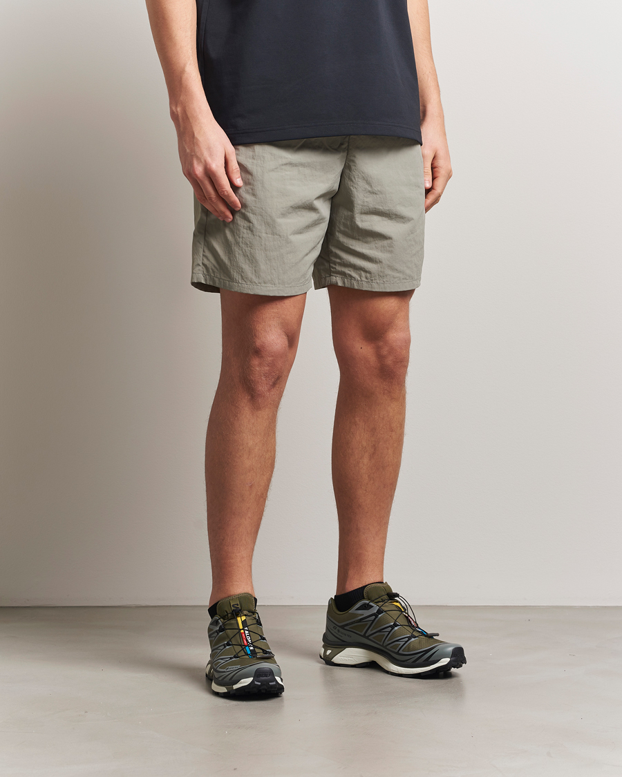 Hombres | Pantalones cortos | Goldwin | Nylon Shorts Moon Mist