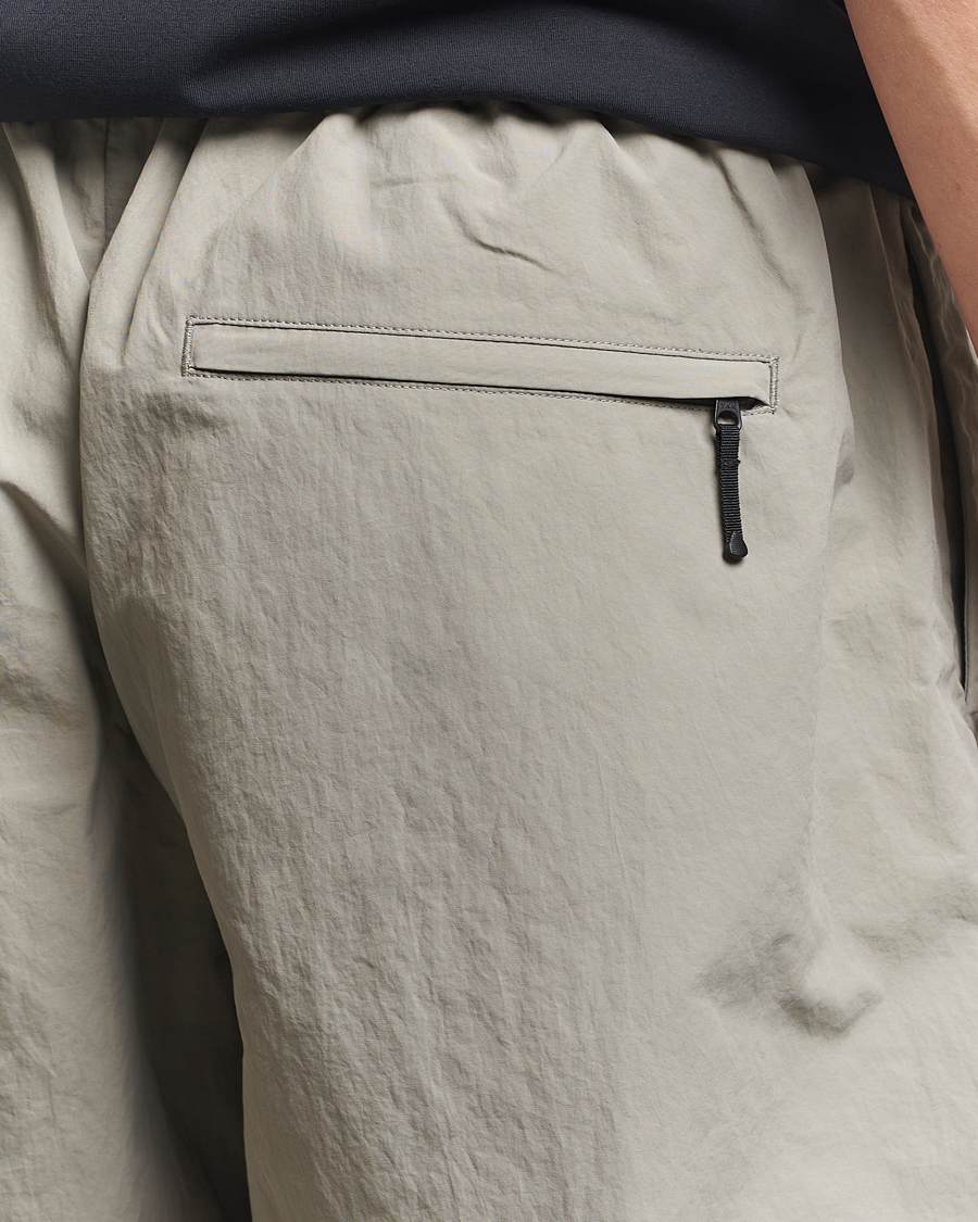 Hombres | Pantalones cortos | Goldwin | Nylon Shorts Moon Mist