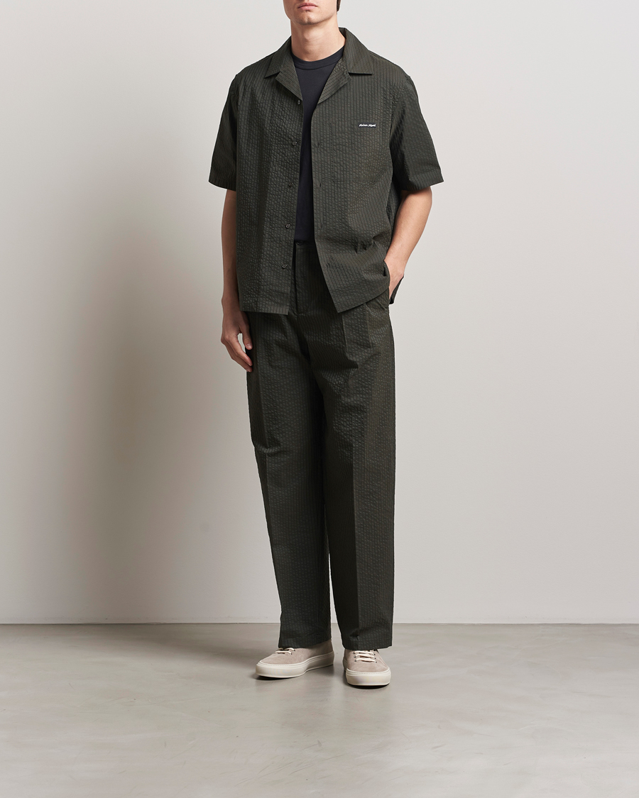 Hombres | Pantalones | Maison Kitsuné | Relaxed Seersucker Pleated Trousers Ranger Green