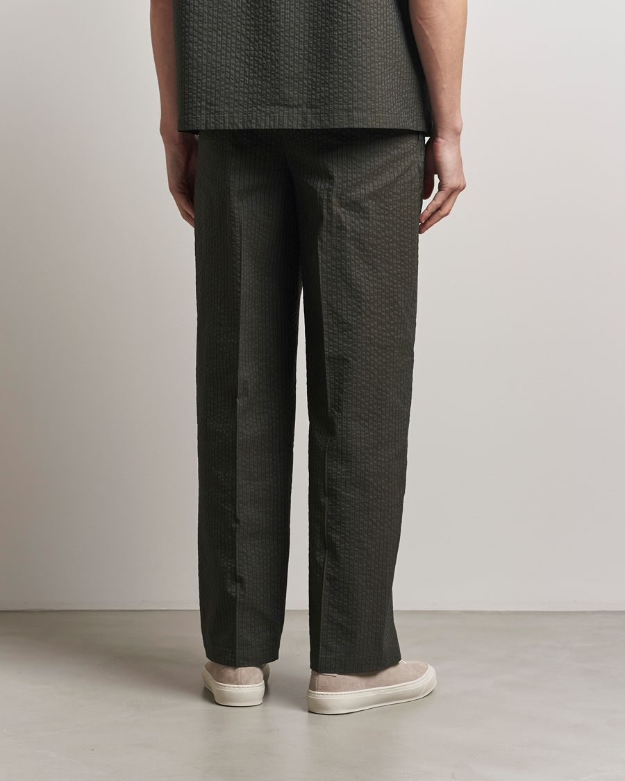 Hombres | Pantalones | Maison Kitsuné | Relaxed Seersucker Pleated Trousers Ranger Green