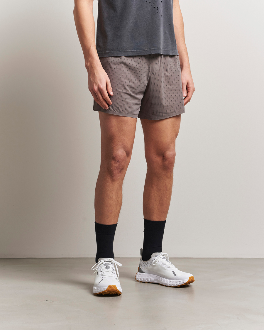Hombres | Pantalones cortos | Satisfy | Space-O 5 Inch Shorts Taupe