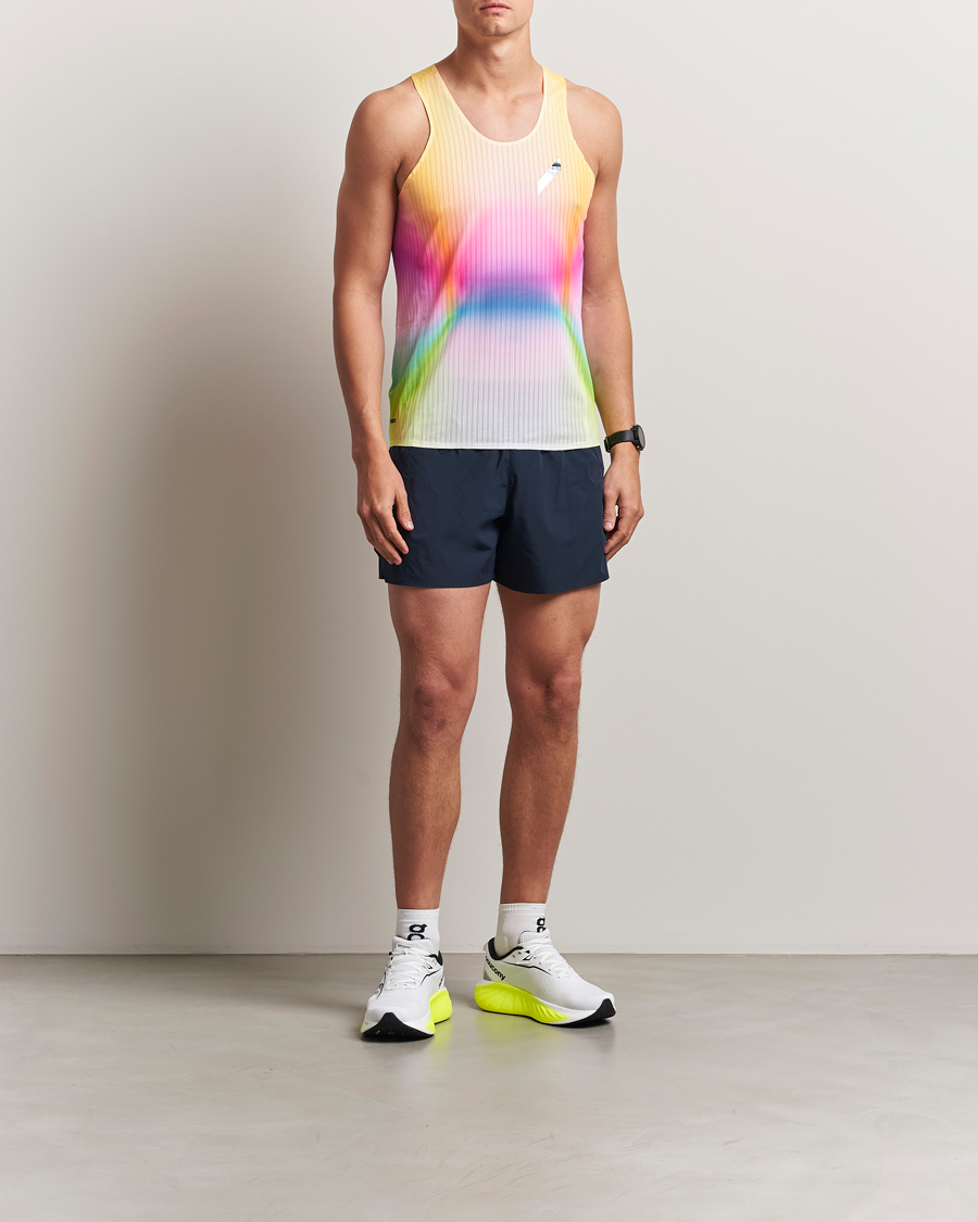 Hombres | Camisetas | SOAR Running | Race Vest Summer Rainbow