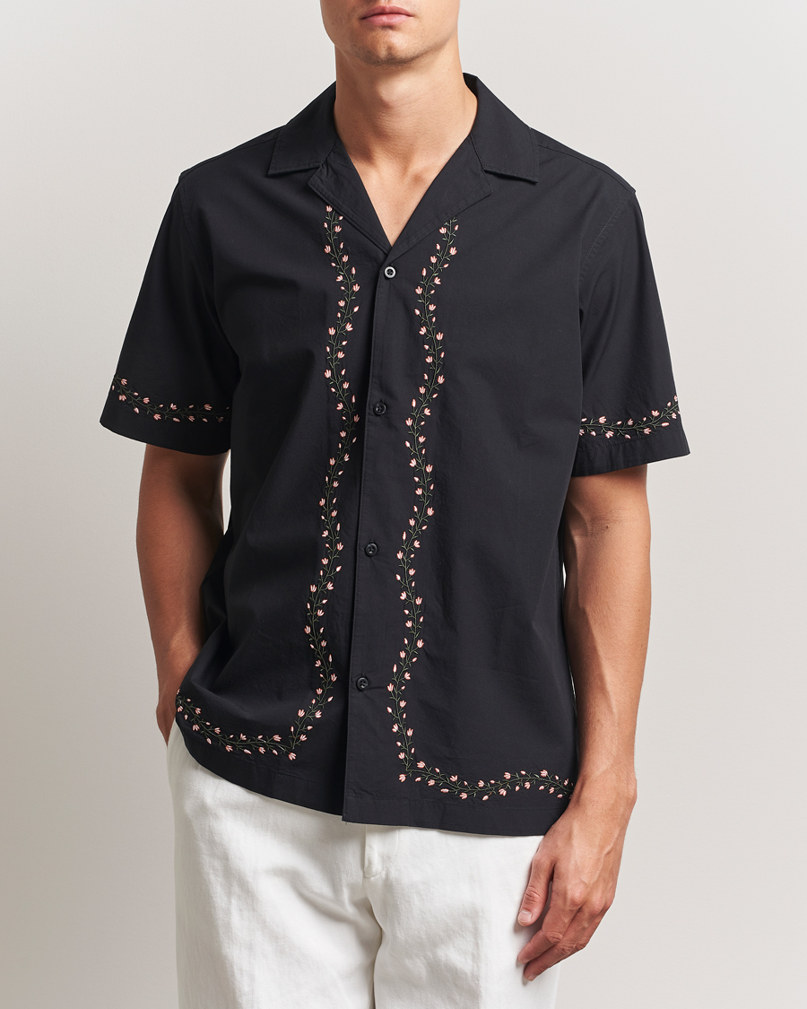 Hombres | Camisas | LES DEUX | Lesley Embroidery Short Sleeve Shirt Black