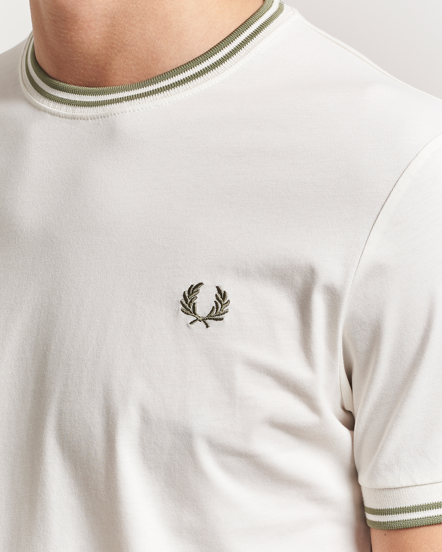 Hombres | Camisetas | Fred Perry | Twin Tipped T-Shirt Light Ecru