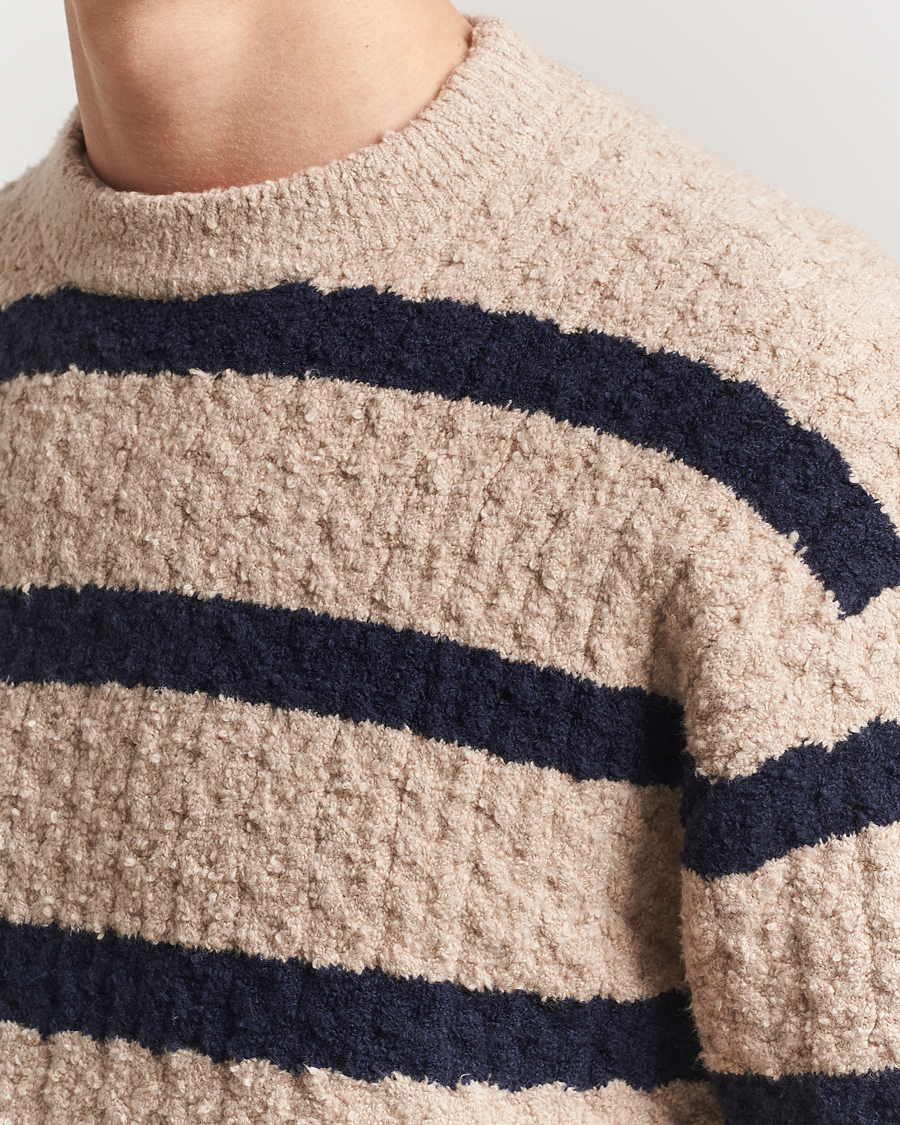 Hombres | Jerséis y prendas de punto | Filippa K | Bouclé Knitted Striped Sweater Light Khaki/Navy