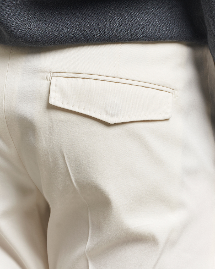 Hombres | Pantalones | Tiger of Sweden | Tenuta Pleated Cotton Trousers Soft White