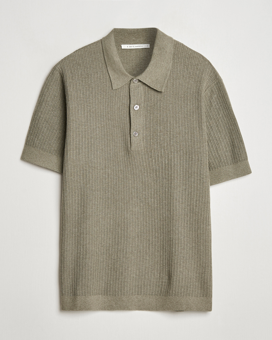 Hombres | Jerséis y prendas de punto | A Day's March | Aspen Structure Short Sleeve Polo Safari Green