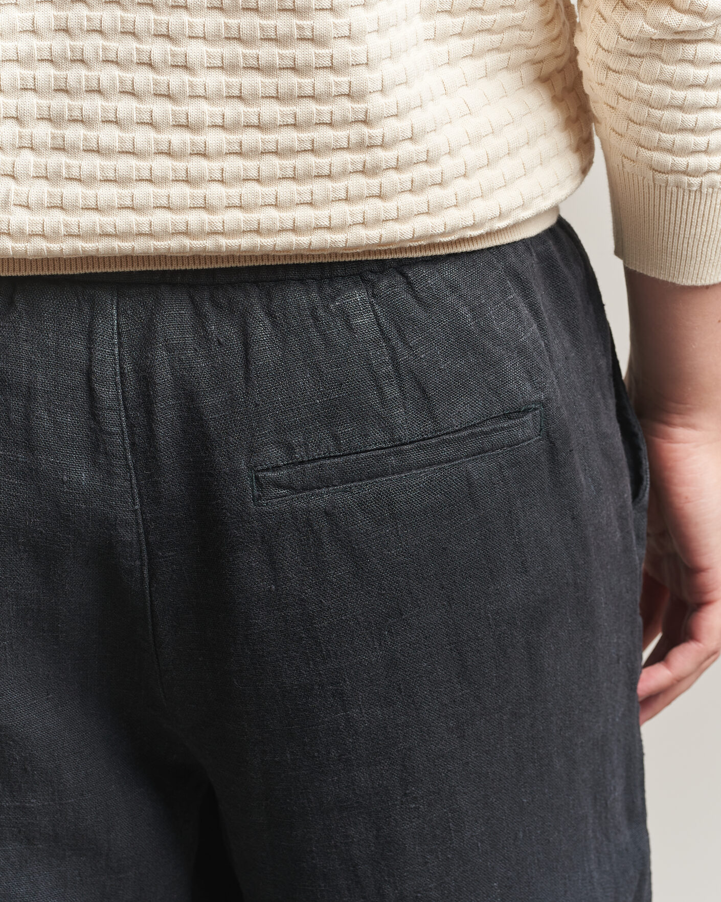 Hombres | Pantalones | A Day's March | Tamiat Linen Drawstring Trousers Black