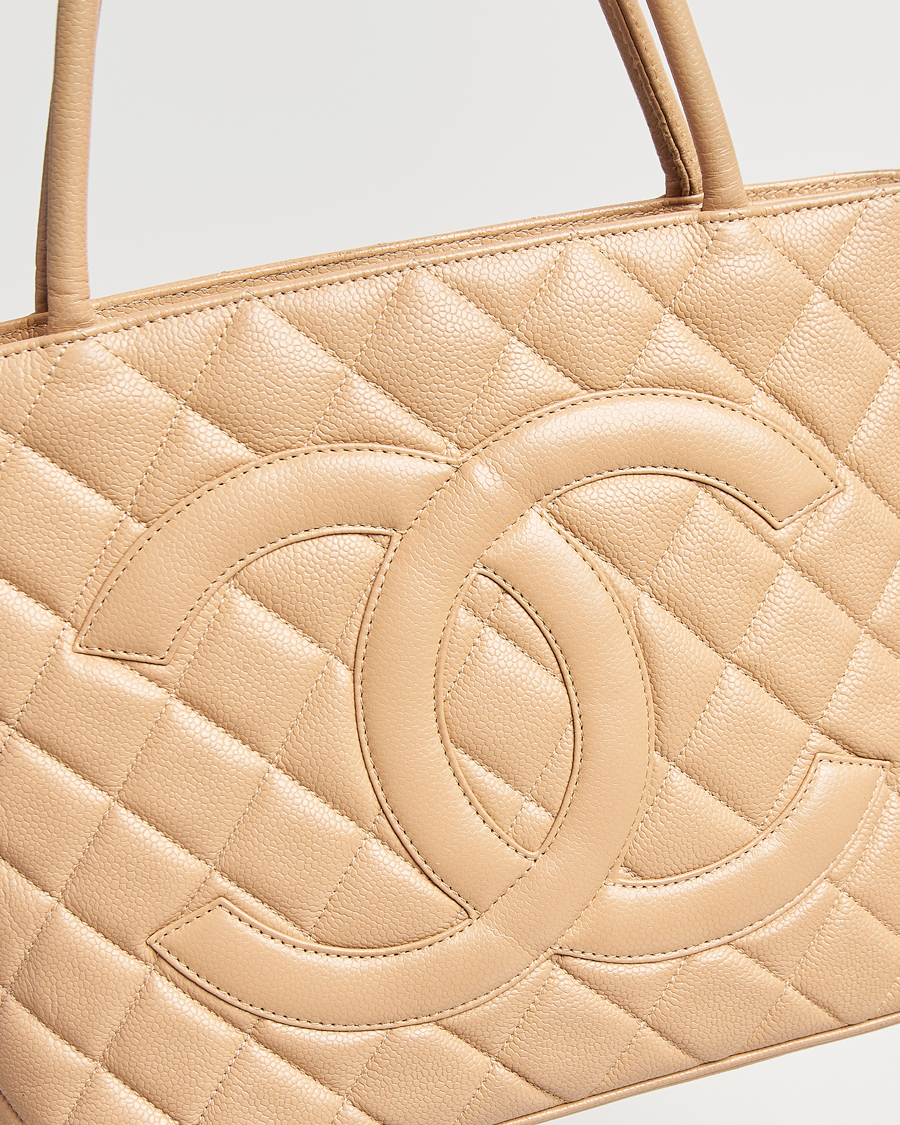 Hombres | Chanel Pre-Owned Medallion Tote Bag Caviar Beige | Chanel Pre-Owned | Medallion Tote Bag Caviar Beige