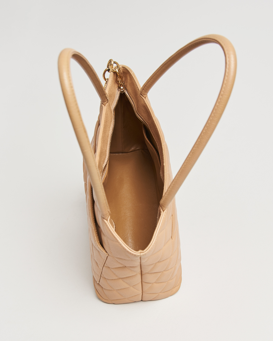 Hombres | Chanel Pre-Owned Medallion Tote Bag Caviar Beige | Chanel Pre-Owned | Medallion Tote Bag Caviar Beige