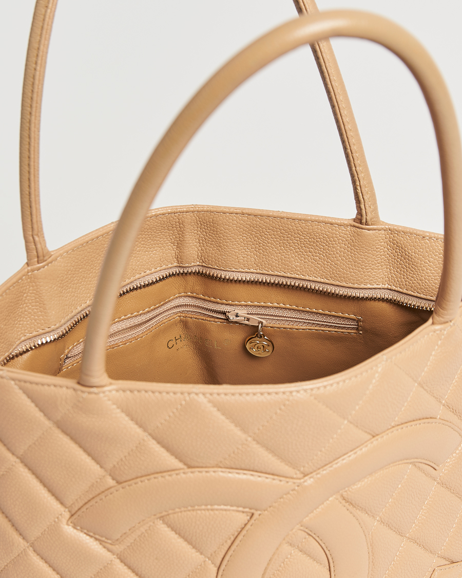 Hombres | Chanel Pre-Owned Medallion Tote Bag Caviar Beige | Chanel Pre-Owned | Medallion Tote Bag Caviar Beige