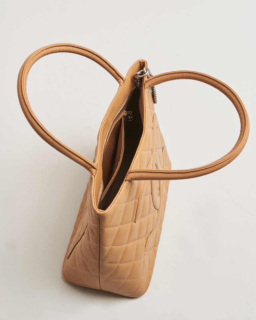 Hombres | Chanel Pre-Owned Medallion Tote Quilted Caviar Beige | Chanel Pre-Owned | Medallion Tote Quilted Caviar Beige