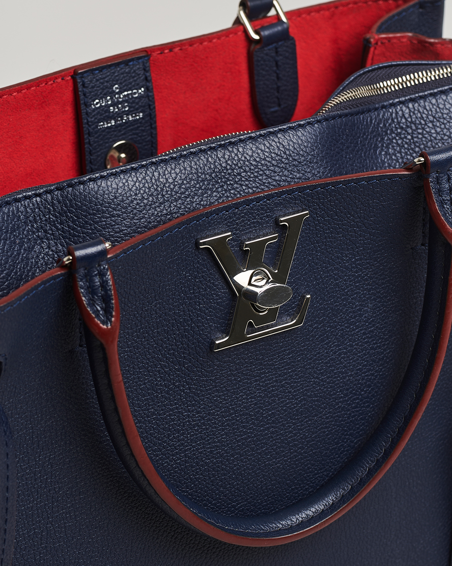 Hombres | Louis Vuitton Pre-Owned LockMeTo Handbag Calfskin Navy | Louis Vuitton Pre-Owned | LockMeTo Handbag Calfskin Navy