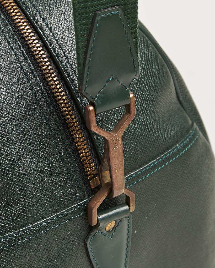 Hombres | Louis Vuitton Pre-Owned Taiga Kendall GM Weekend Bag Green | Louis Vuitton Pre-Owned | Taiga Kendall GM Weekend Bag Green