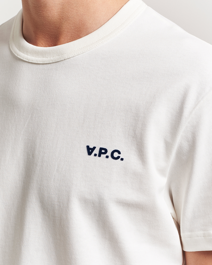Hombres | Camisetas | A.P.C. | Boxy Fit Petit VPC T-Shirt White/Dark Navy